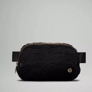 NWT, Lululemon Everywhere Belt Bag - Fleece, Black - Gold Hardware
